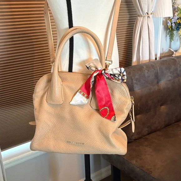 AUTHENTIC Burberry doctor bag with matching wallet - Picture 3 of 17